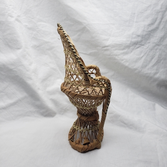 Two Vintage Wicker Rattan Peacock Chairs Tabletop Size 16" and 9" - Picture 6 of 9